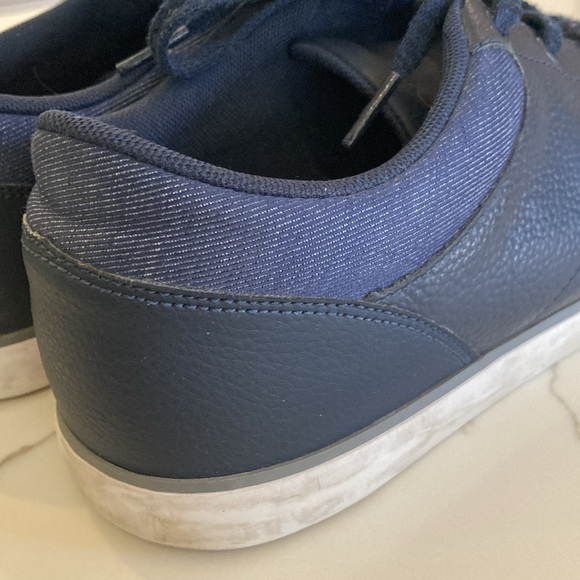 Lacoste Men's leather trainers, Navy, Size 9 - Picture 7 of 10